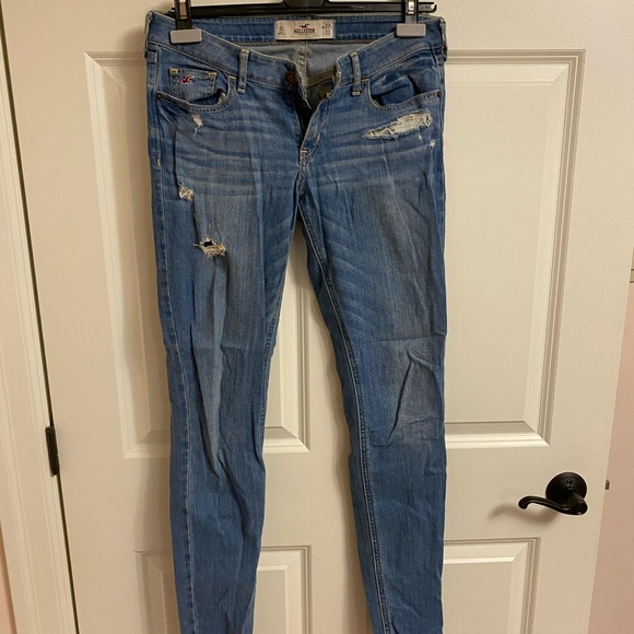 Medium wash skinny jean - Picture 1 of 5